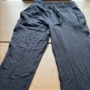 Lululemon Women’s Black Sweatpants with Elastic Waistband and Relaxed Fit